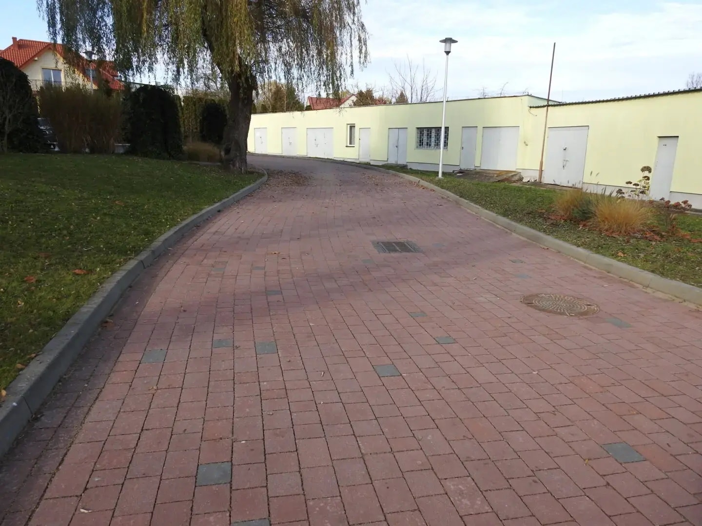 Wyr&oacute;wnana kostka 