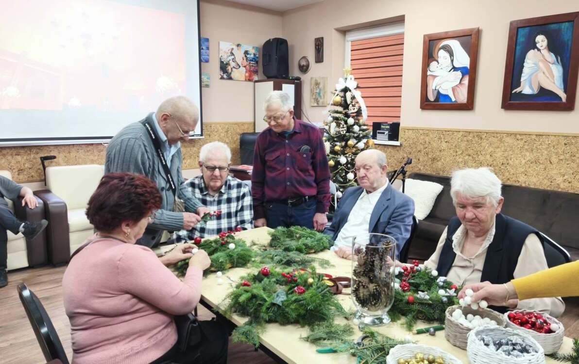 Zdjęcie do Warsztaty Świąteczne z robienia Wiank&oacute;w Bożonarodzeniowych 