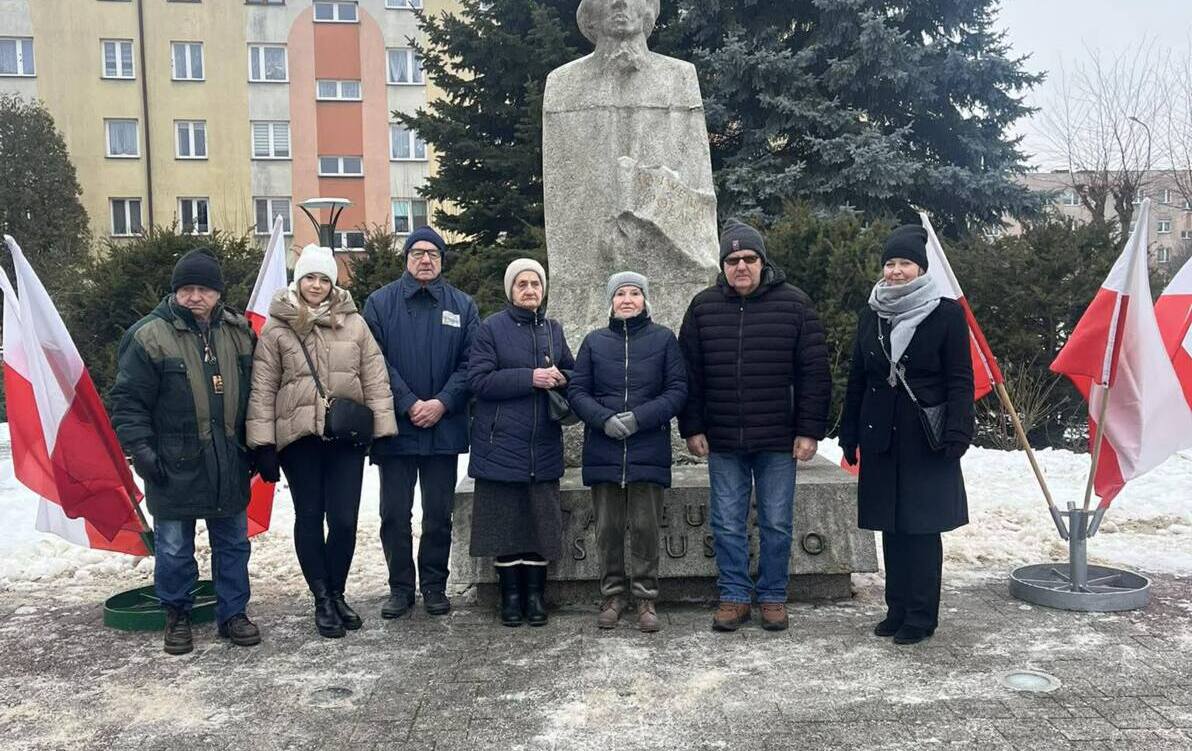 Zdjęcie do 280- rocznica urodzin Tadeusza Kościuszki-złożenie kwiat&oacute;w pod pomnikiem 